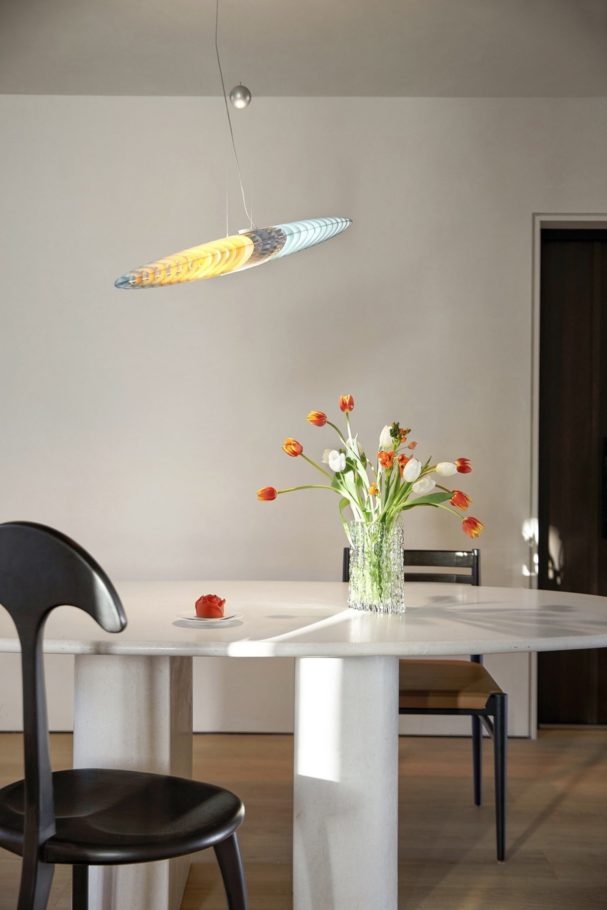 Mix, match en maak indruk: hoe u de eclectische trend op het gebied van eetkamerstoelen goed toepast