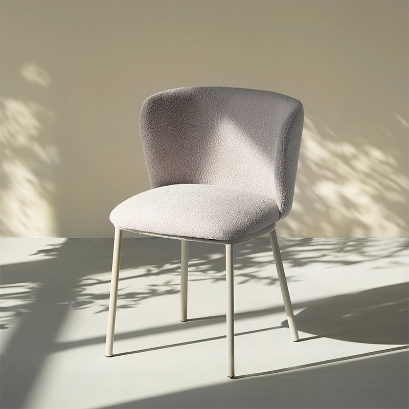 Elowen Ronde Eettafel en 4 Sanger Karin Eetkamerstoelen [Eetkamerset]