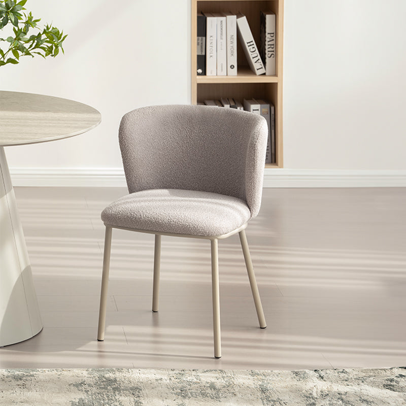 Elowen Ronde Eettafel en 4 Sanger Karin Eetkamerstoelen [Eetkamerset]