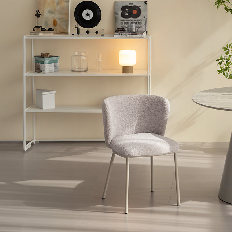 Elowen Ronde Eettafel en 4 Sanger Karin Eetkamerstoelen [Eetkamerset]