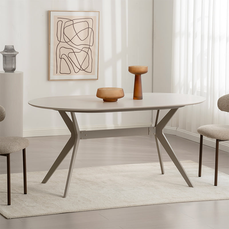 Ovale eettafel Judit en 4 eetkamerstoelen Zahra S